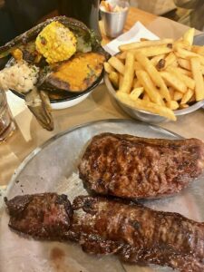 Oncecatorce, em Montevidéu: parrilla como os uruguaios gostam.