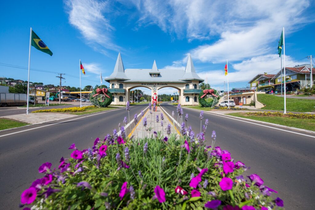 Pórtico na entrada da cidade: Gramado figura entre os destinos mais desejados do País – e quer continuar assim.